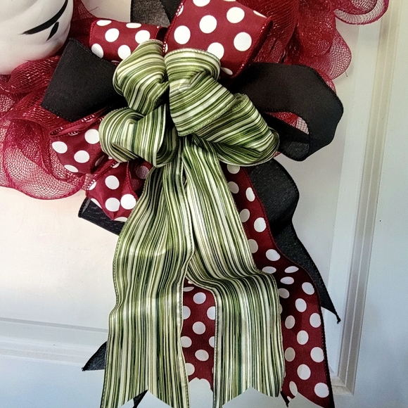 Wreath a la Little Shop of Horrors Mesh Ruffles Bow - Picture 6 of 7